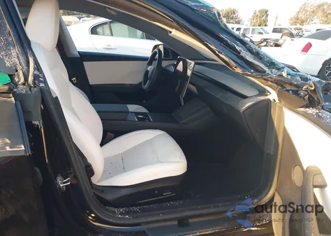 2024 Tesla Model 3 Long Range Dual Motor All-Wheel Drive z USA, uszkodzony, nr VIN 5YJ3E1EB6RF811993